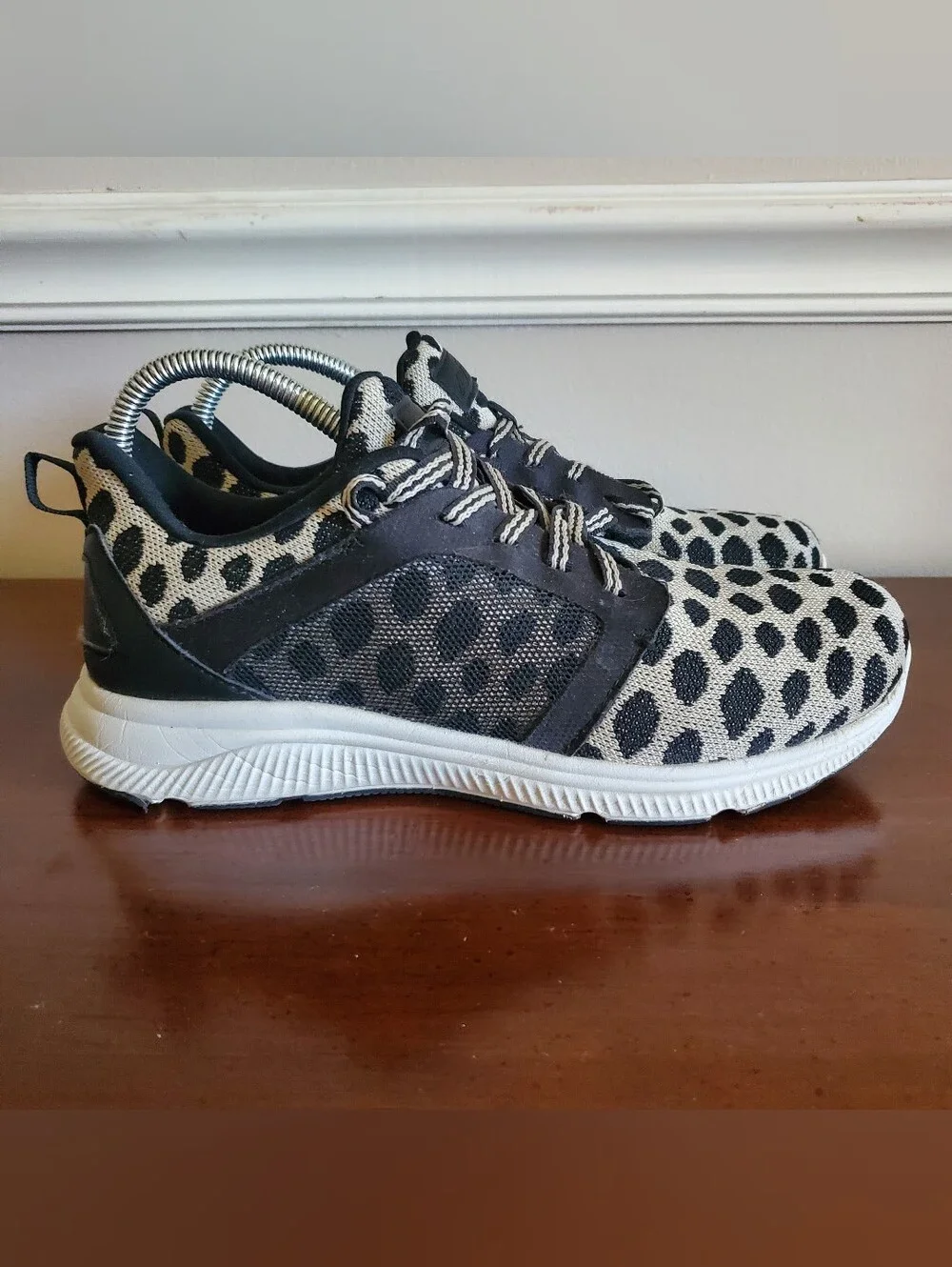 Avia Women’s Lace-Up Low Top Athletic Sneakers Black With Leopard Print Sz 9